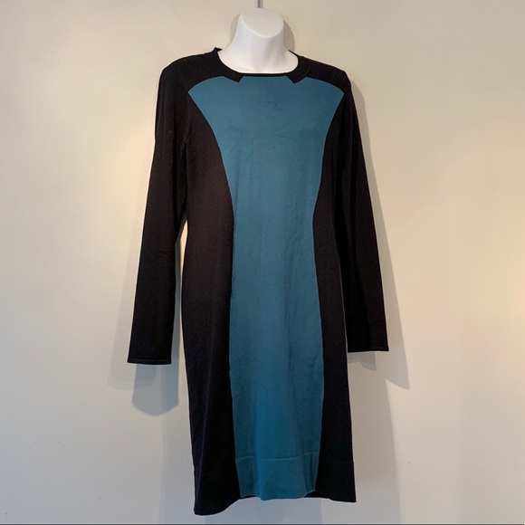 Karen Millen // Dress Size 4 - Picture 2 of 8